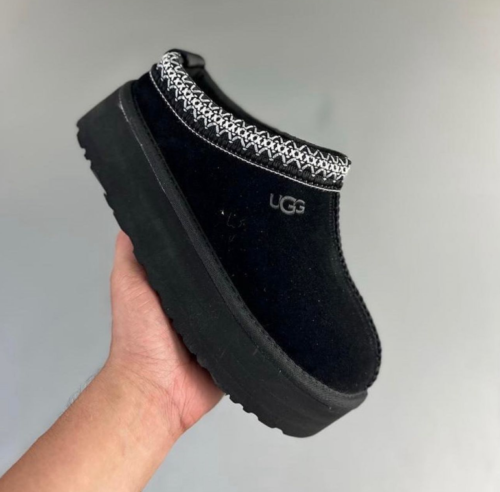 UGG Tazz Platform Black photo review